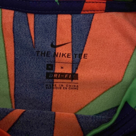 Nike brightly colored dri fit tee sz M - Picture 2 of 3